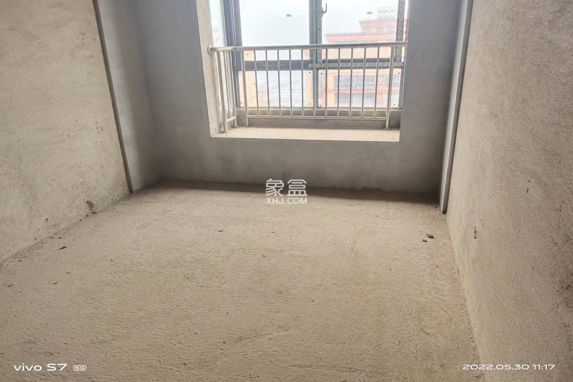 时代新城(翰林府) 5室2厅2卫 105.0万 时代新城(翰林府) 5室2厅2卫 105.0万客厅