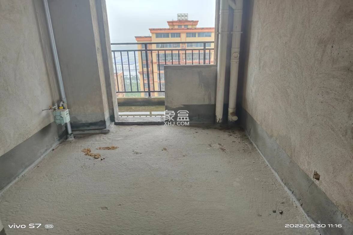 时代新城(翰林府) 5室2厅2卫 105.0万 时代新城(翰林府) 5室2厅2卫 105.0万客厅