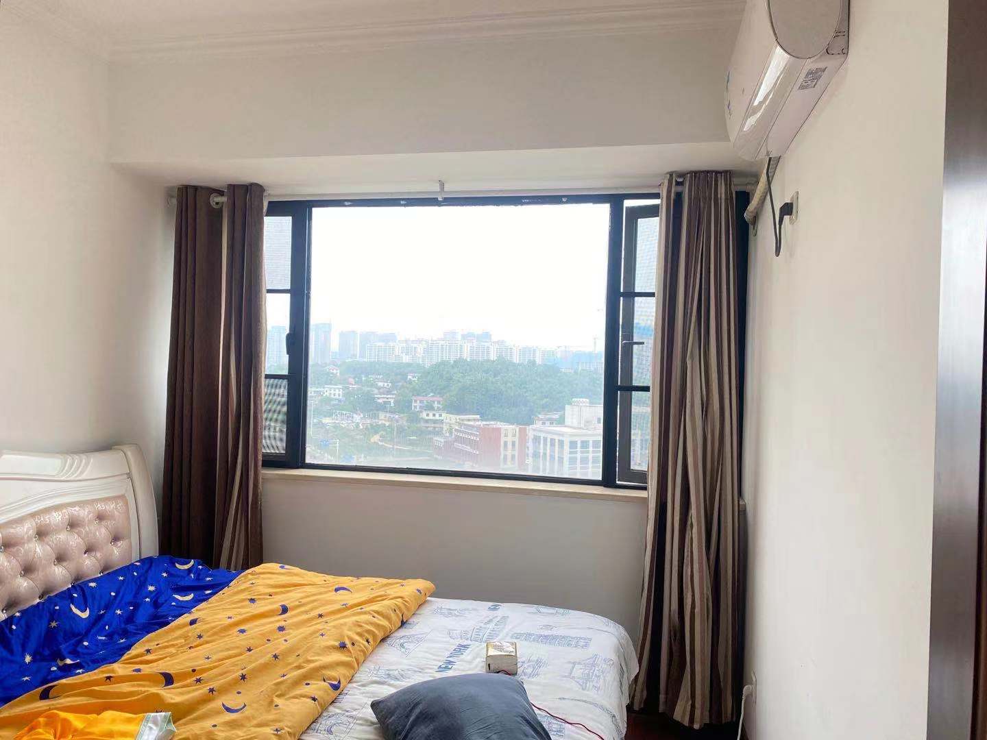 新桂广场 3室2厅2卫 86.8万 新桂广场 3室2厅2卫 86.8万客厅