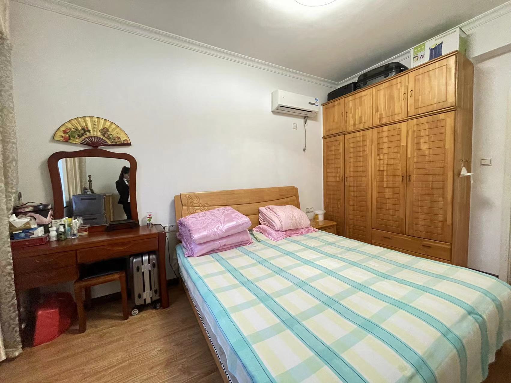 泰山公馆 2室2厅1卫 62.0万 泰山公馆 2室2厅1卫 62.0万客厅