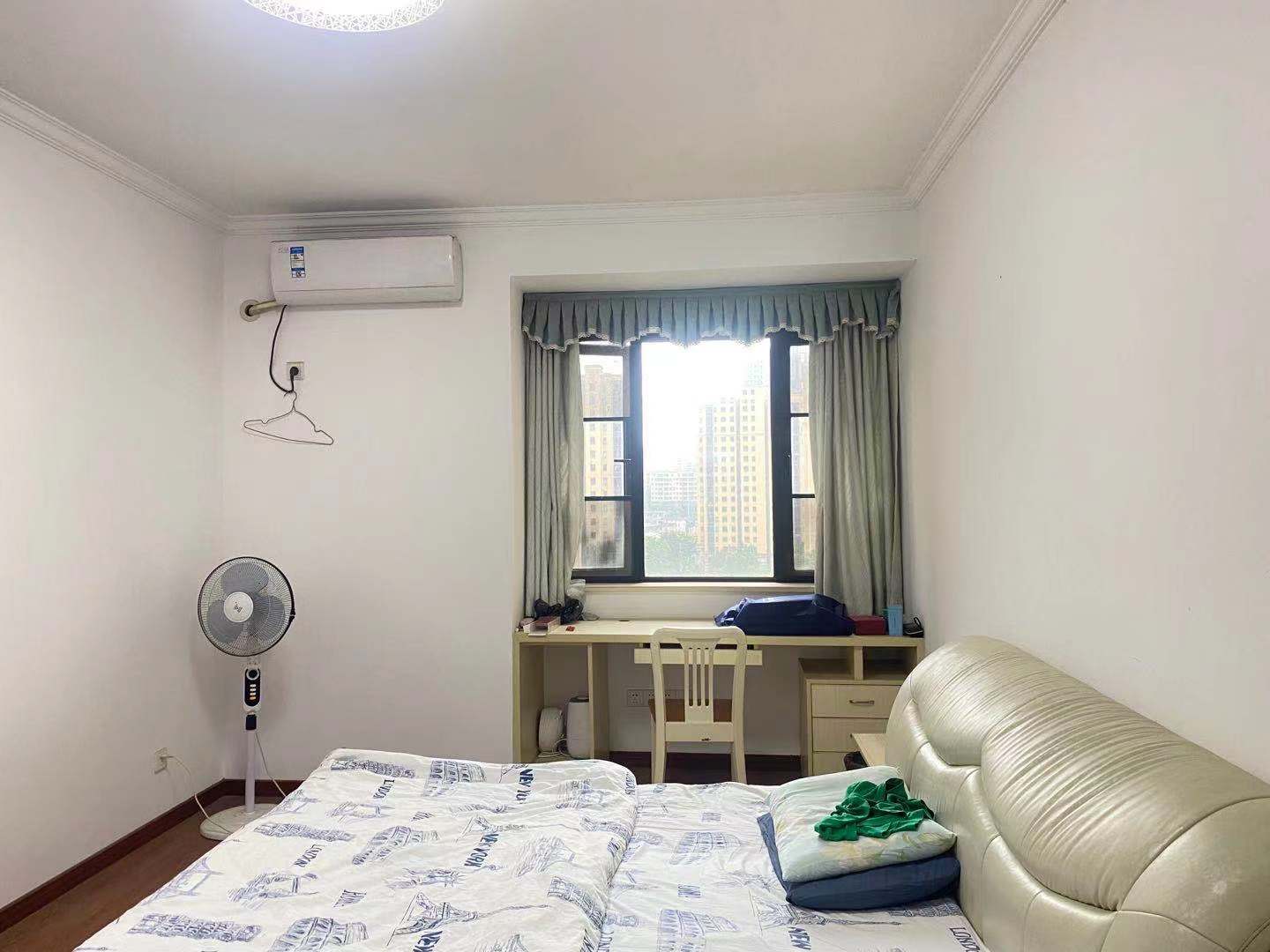 新桂广场 3室2厅2卫 86.8万 新桂广场 3室2厅2卫 86.8万客厅