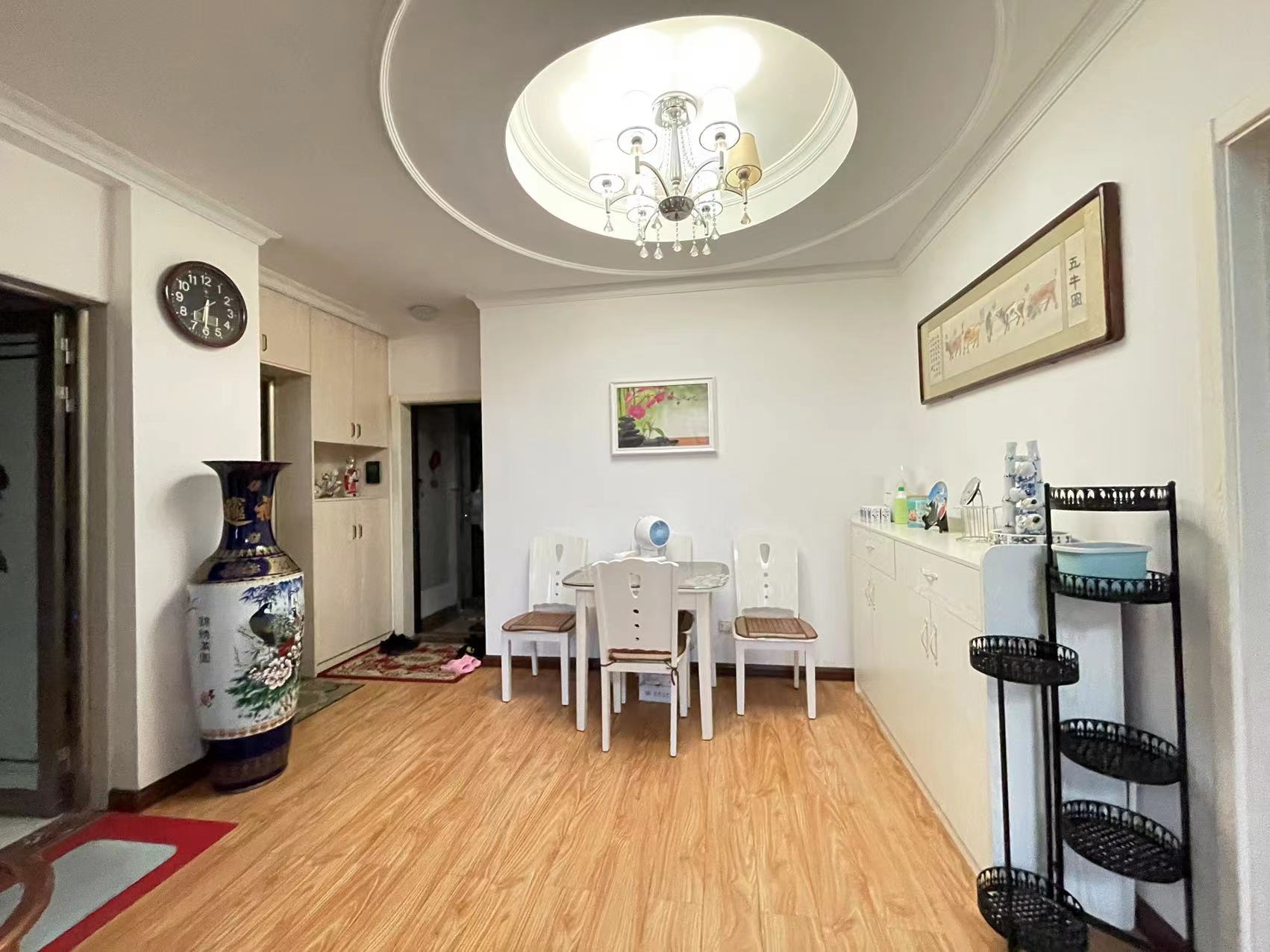 泰山公馆 2室2厅1卫 62.0万 泰山公馆 2室2厅1卫 62.0万客厅