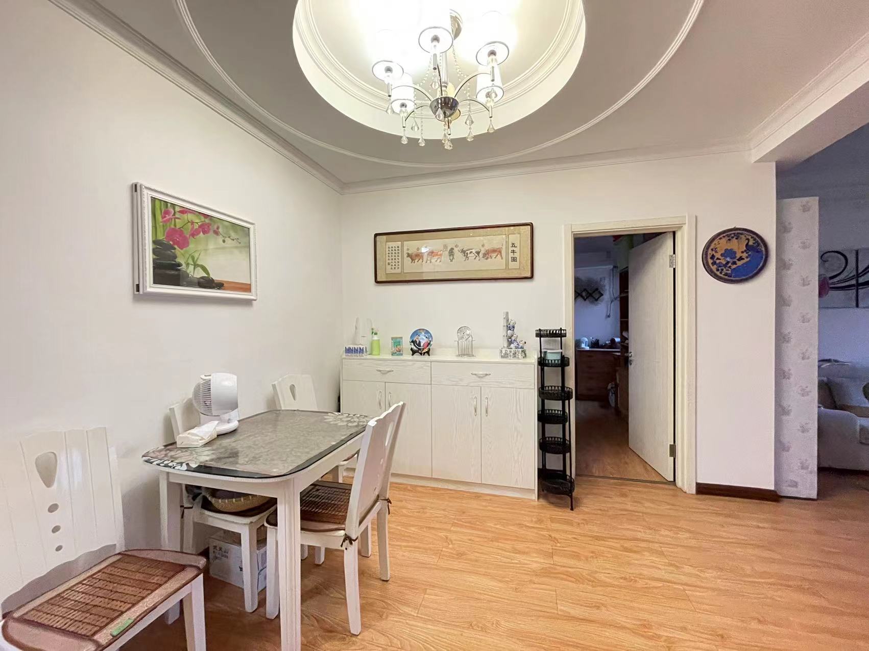 泰山公馆 2室2厅1卫 62.0万 泰山公馆 2室2厅1卫 62.0万客厅