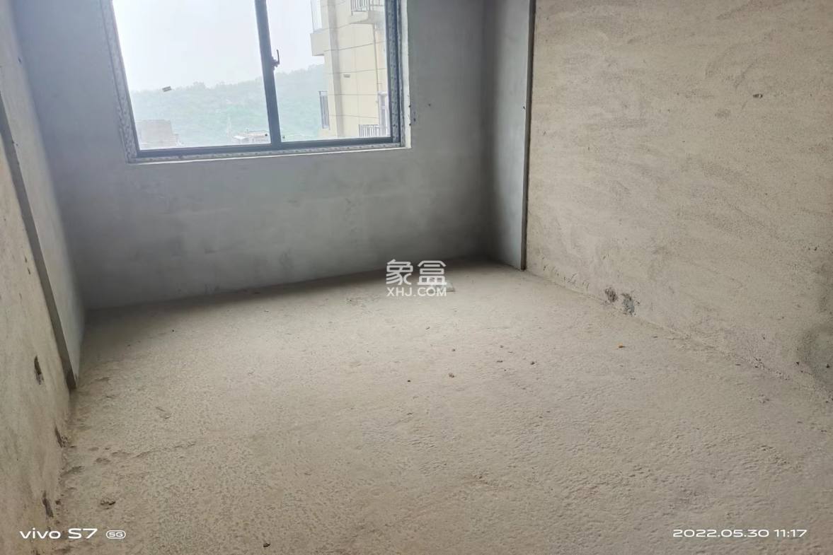 时代新城(翰林府) 5室2厅2卫 105.0万 时代新城(翰林府) 5室2厅2卫 105.0万客厅