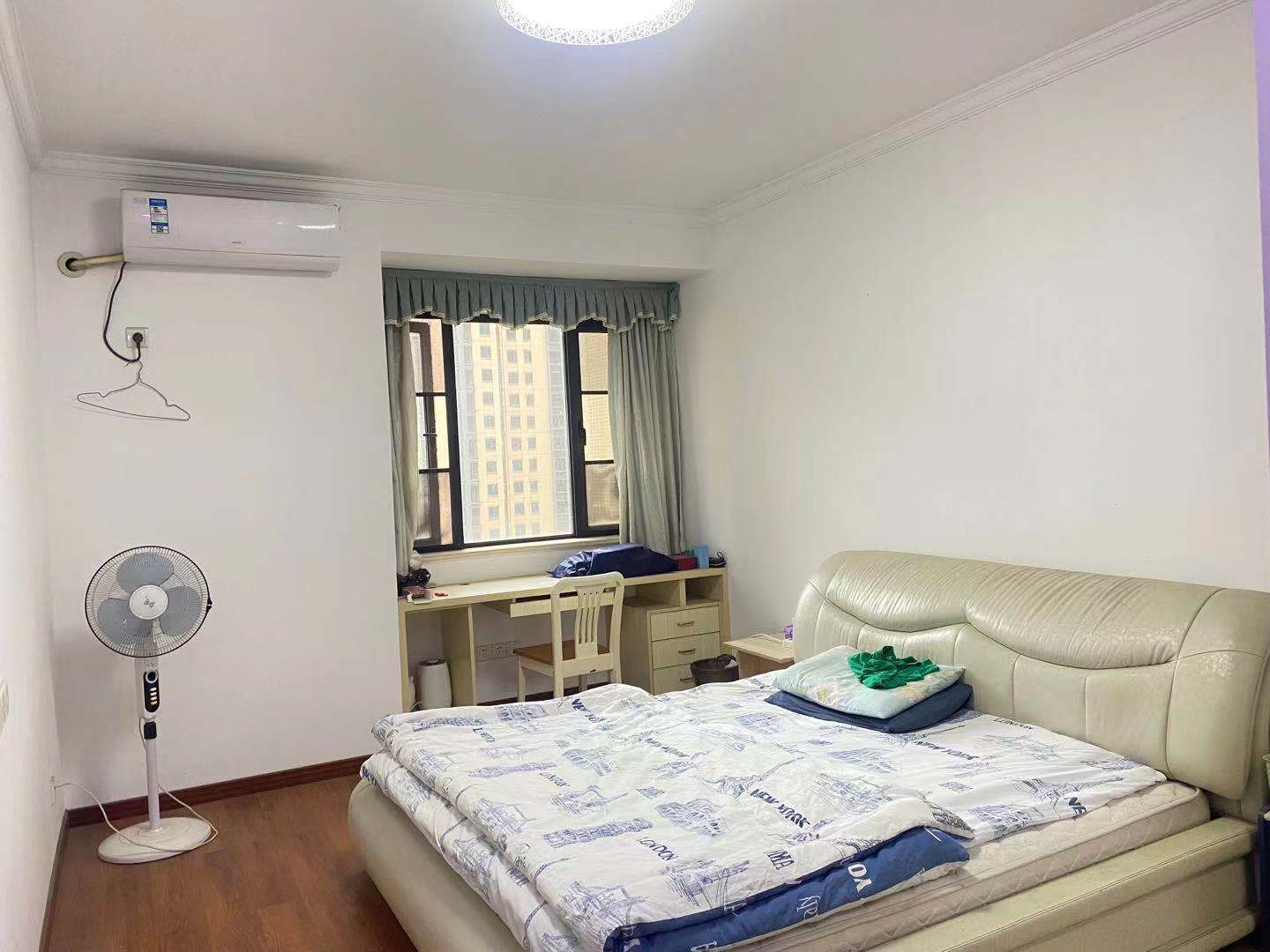 新桂广场 3室2厅2卫 86.8万 新桂广场 3室2厅2卫 86.8万客厅