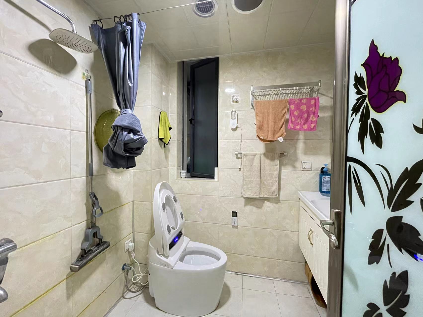 泰山公馆 2室2厅1卫 62.0万 泰山公馆 2室2厅1卫 62.0万客厅