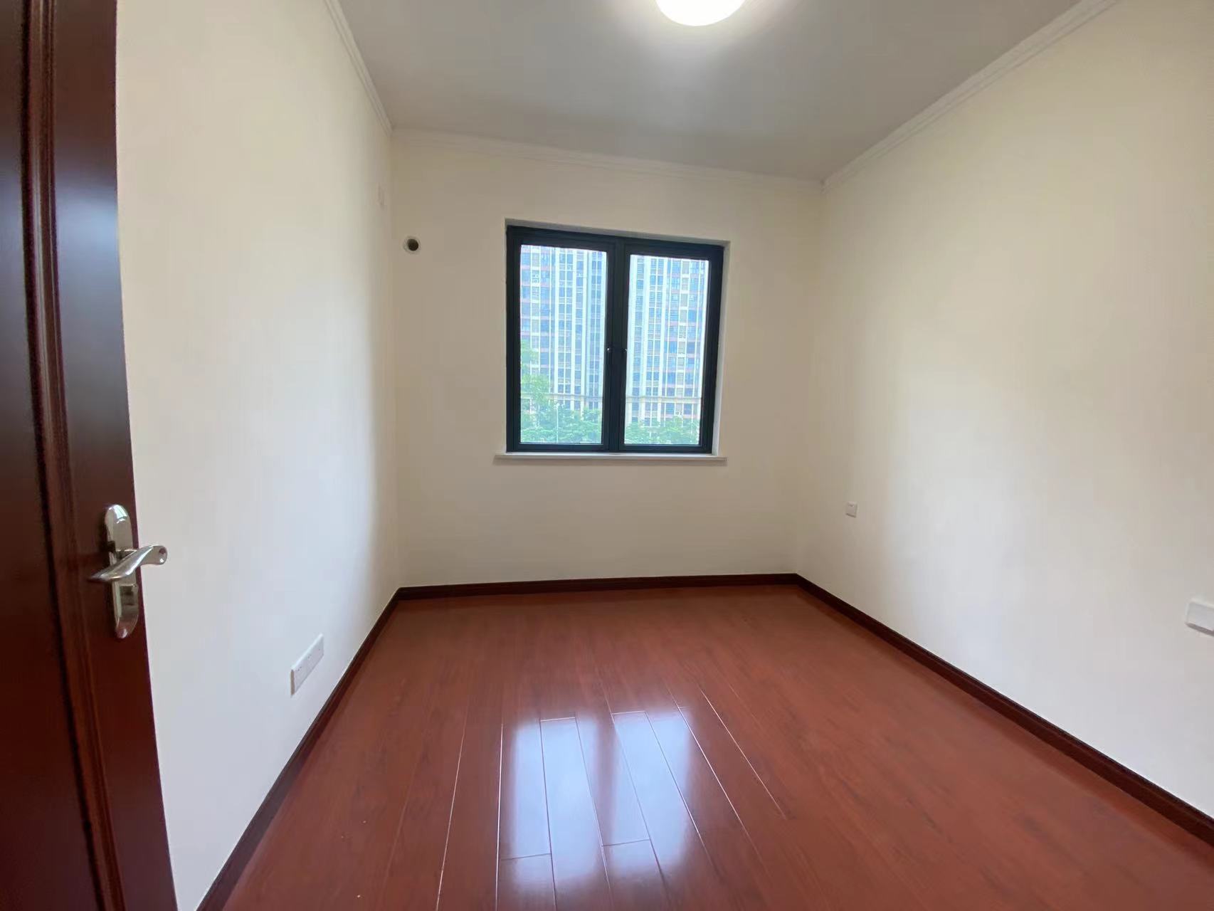 中建玥熙台 4室2厅2卫 79.8万 中建玥熙台 4室2厅2卫 79.8万客厅