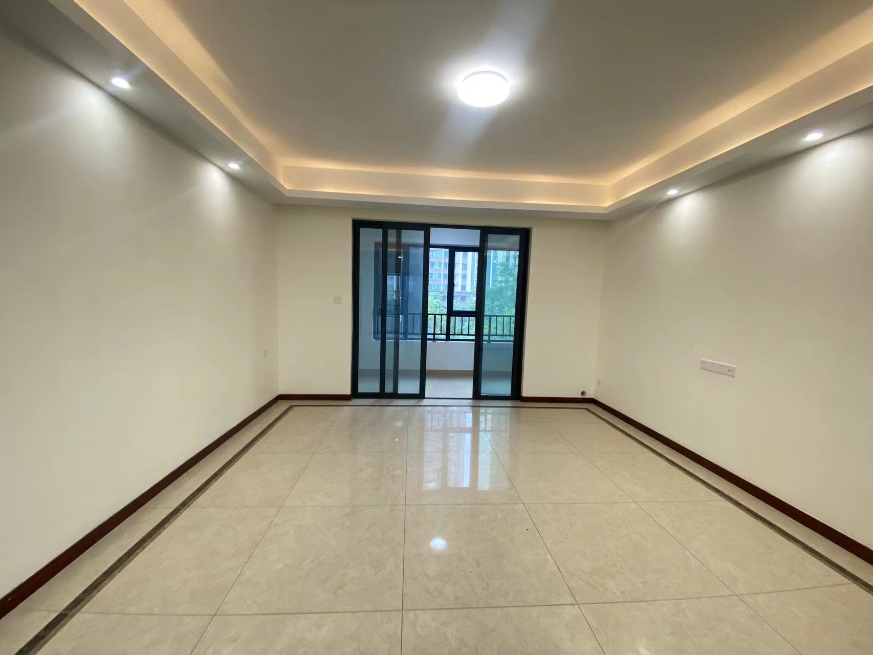 中建玥熙台 4室2厅2卫 79.8万 中建玥熙台 4室2厅2卫 79.8万客厅