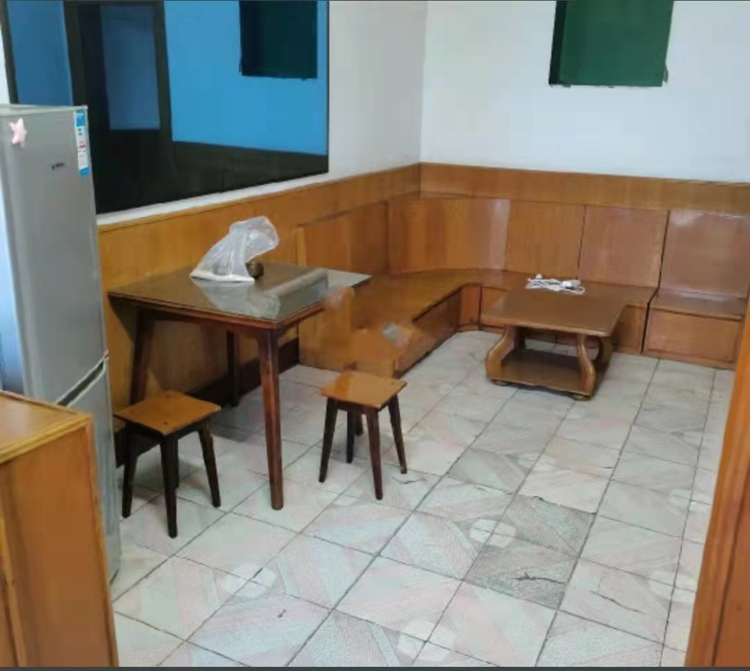 建设中路曹塘坝  2室1厅1卫    23.0万 建设中路曹塘坝  2室1厅1卫    23.0万客厅