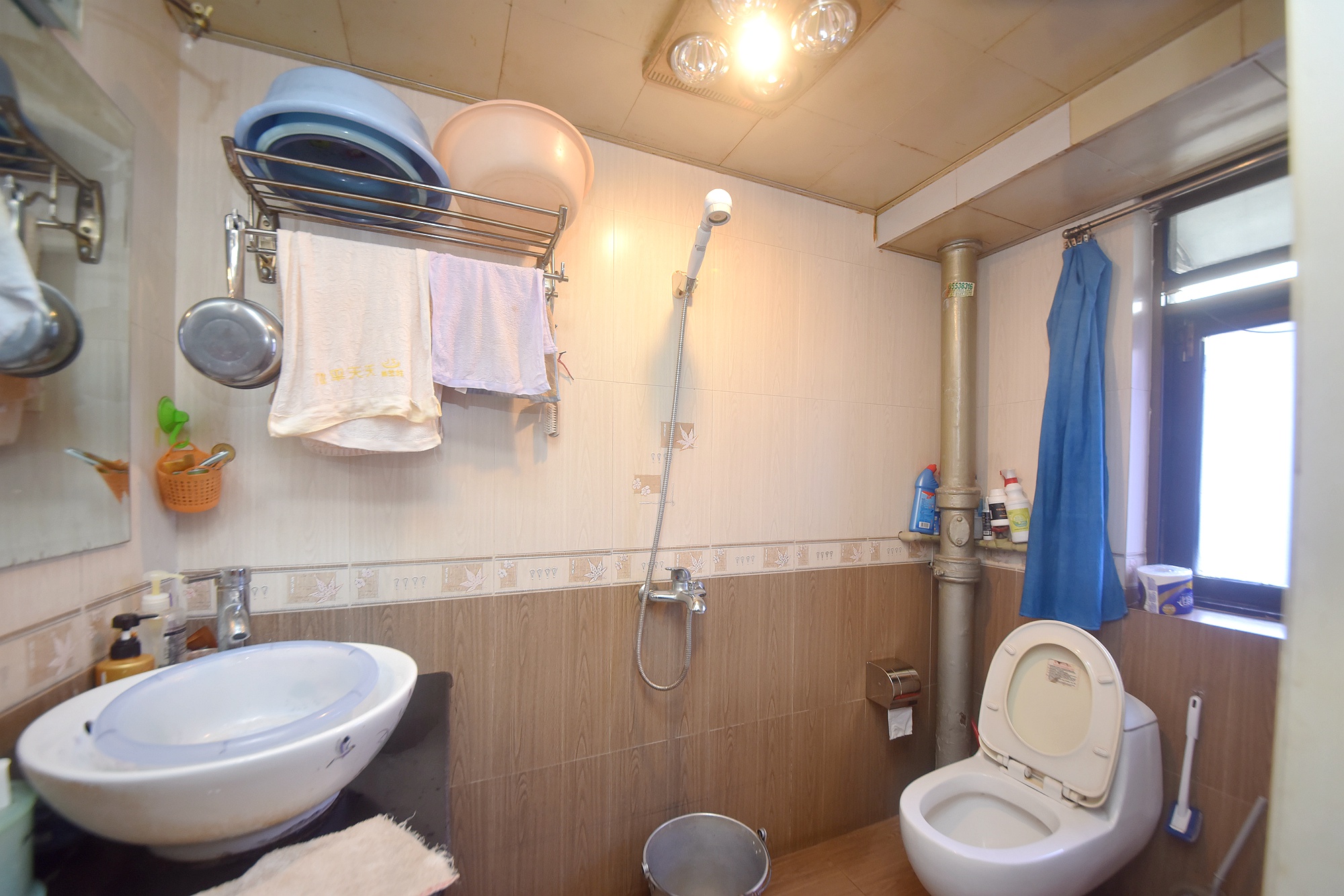 杂技团宿舍  2室2厅1卫   95.00万卫生间