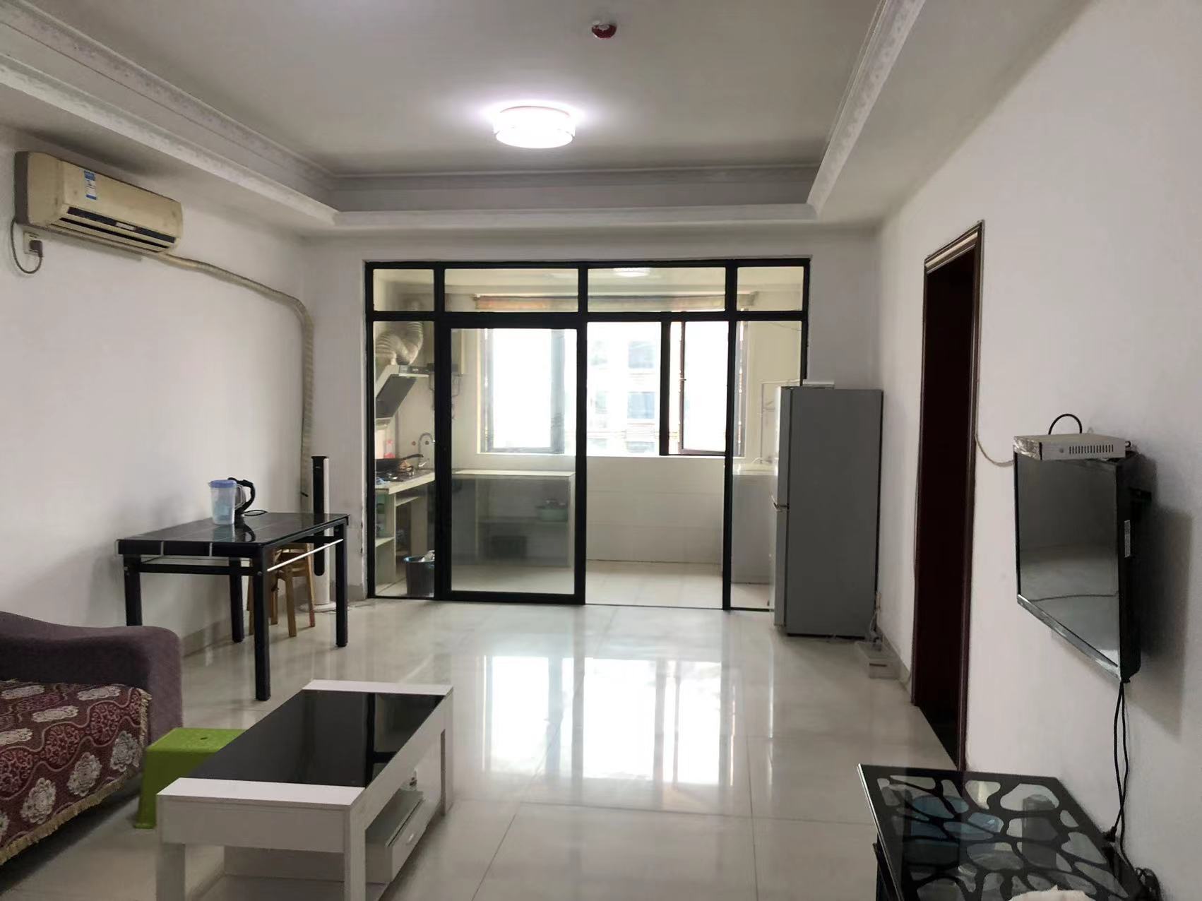 龙腾国际 2室1厅1卫 55.0万 龙腾国际 2室1厅1卫 55.0万客厅