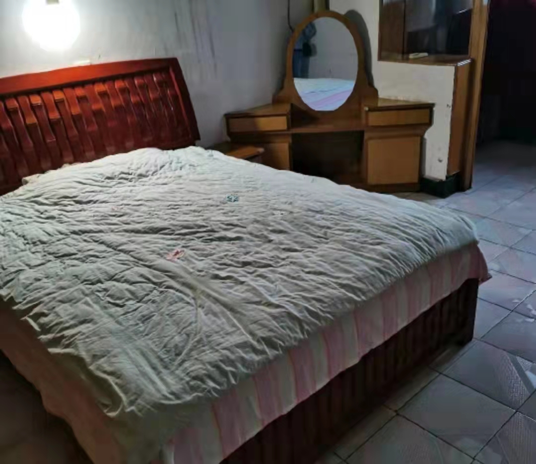 建设中路曹塘坝  2室1厅1卫    23.0万 建设中路曹塘坝  2室1厅1卫    23.0万客厅