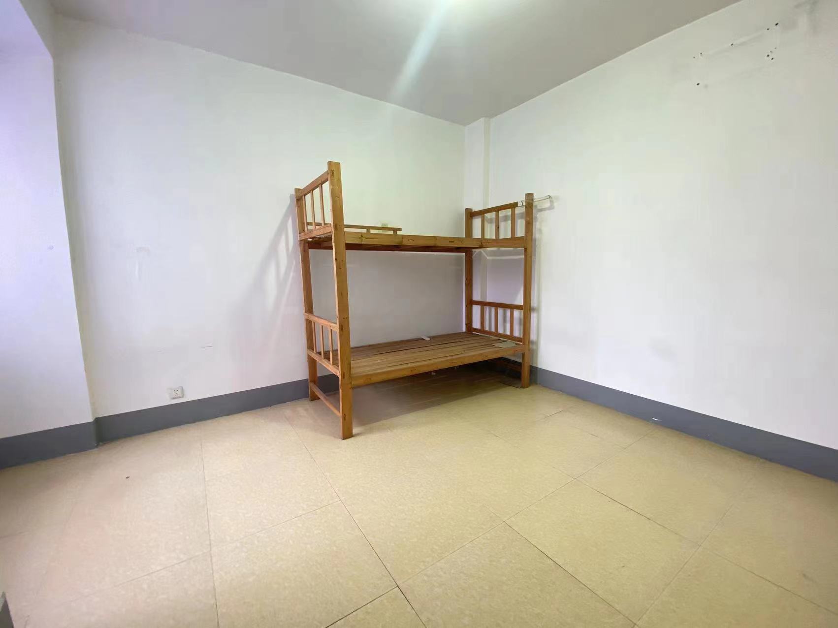 圣华名城建设北路110号 2室2厅1卫 38.8万 圣华名城建设北路110号 2室2厅1卫 38.8万客厅