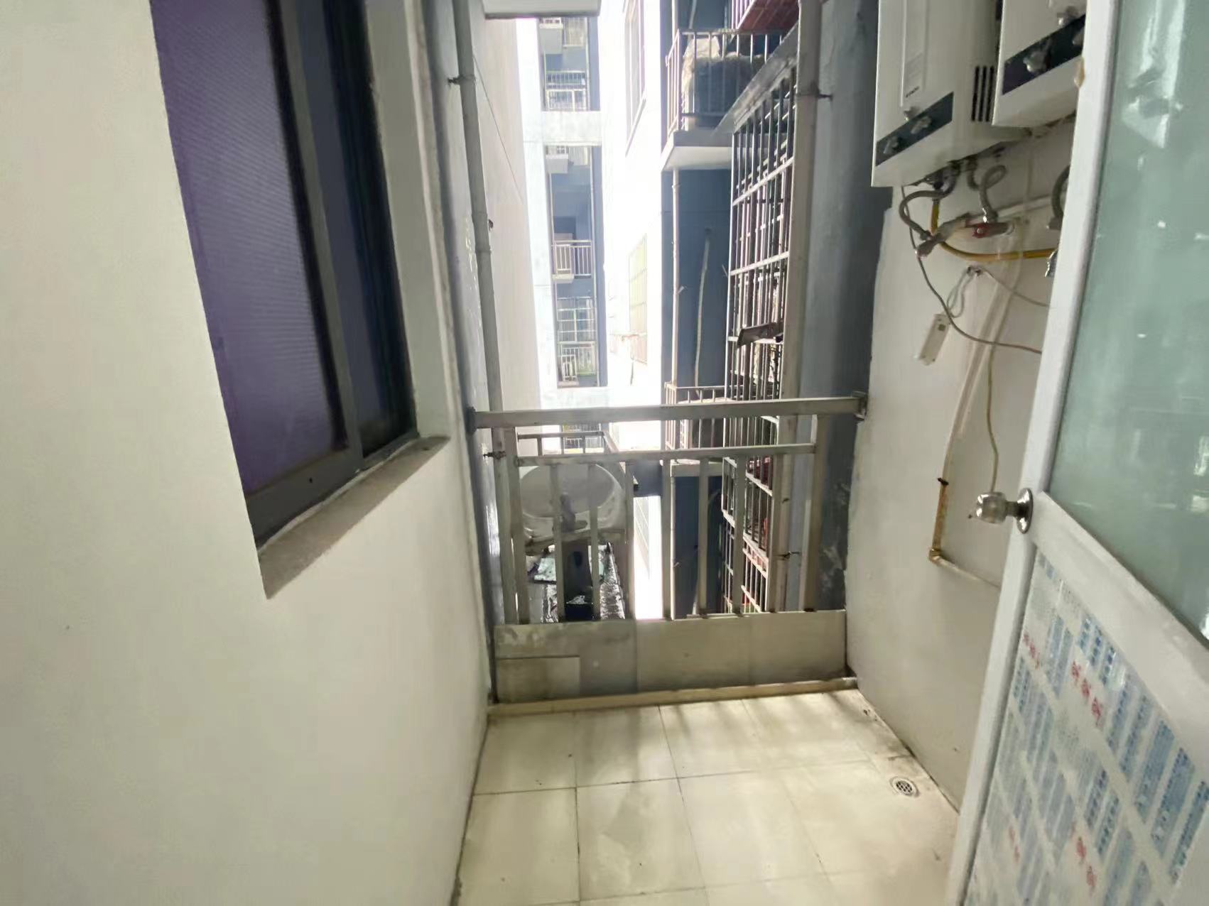 圣华名城建设北路110号 2室2厅1卫 38.8万 圣华名城建设北路110号 2室2厅1卫 38.8万客厅