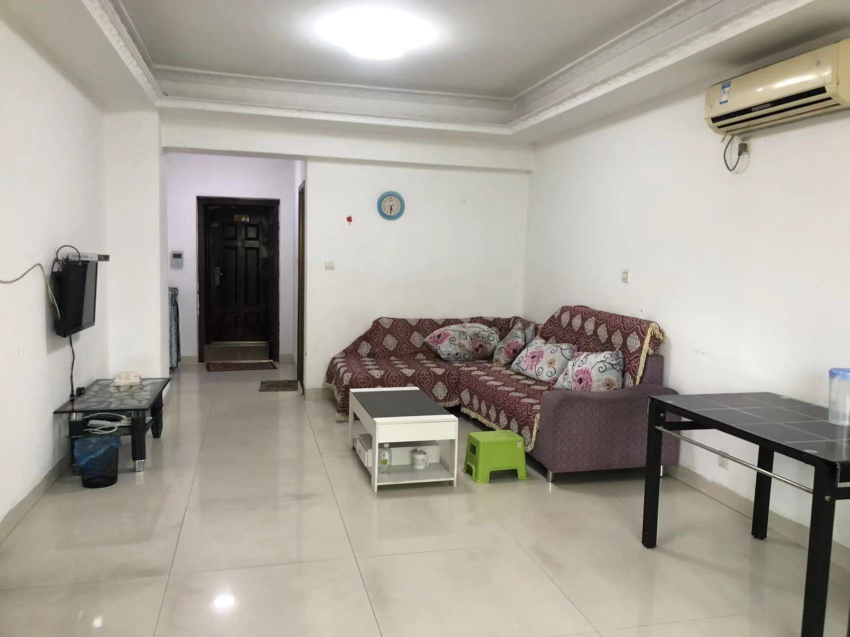 龙腾国际 2室1厅1卫 55.0万 龙腾国际 2室1厅1卫 55.0万客厅