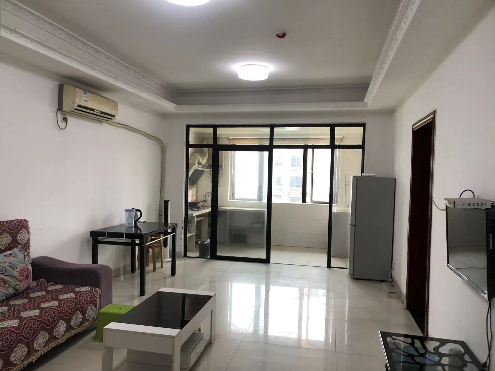 龙腾国际 2室1厅1卫 55.0万 龙腾国际 2室1厅1卫 55.0万客厅