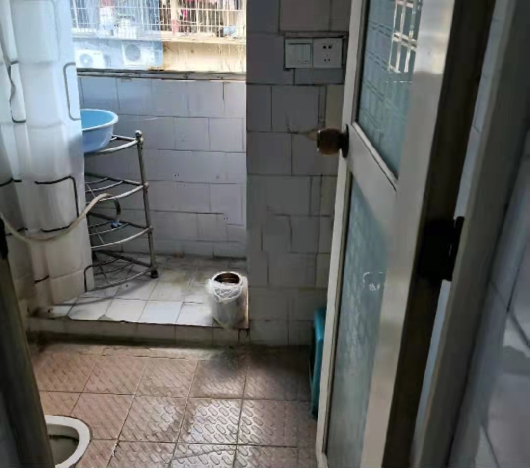 建设中路曹塘坝  2室1厅1卫    23.0万 建设中路曹塘坝  2室1厅1卫    23.0万客厅