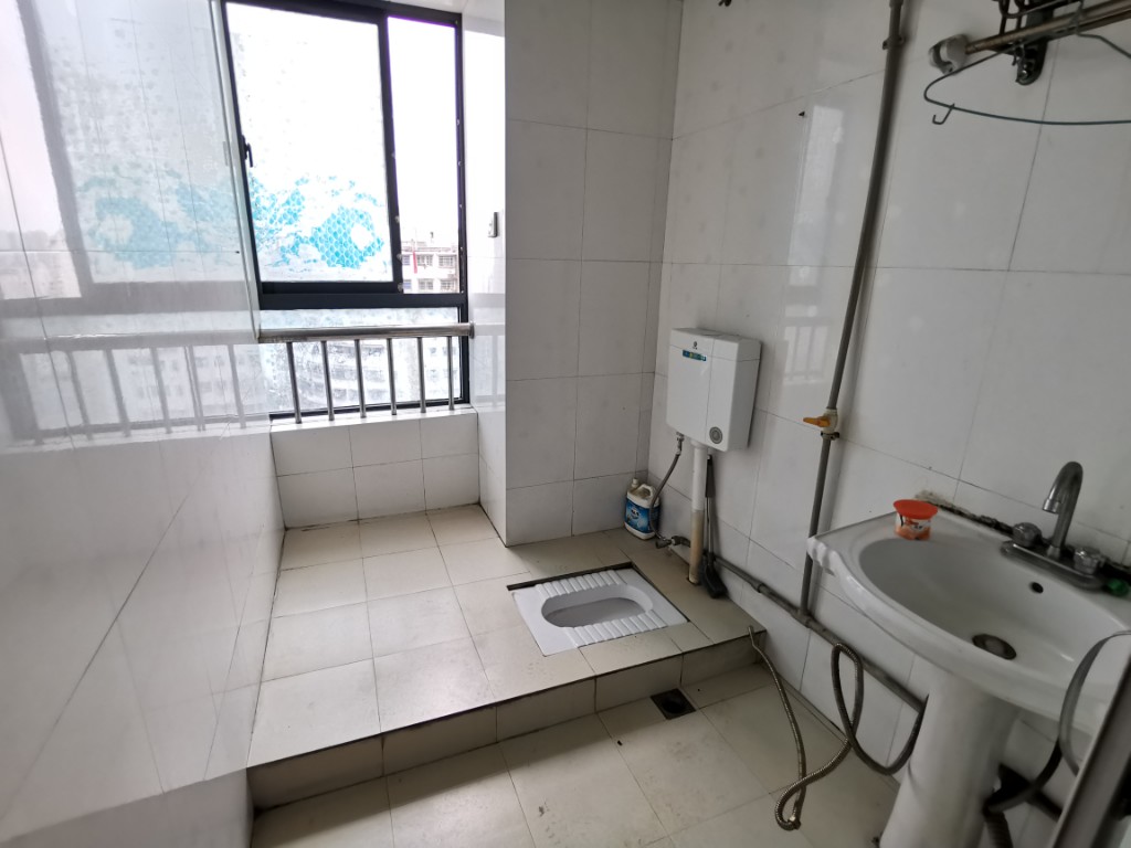 环球国际大厦 2室2厅1卫 42.0万 环球国际大厦 2室2厅1卫 42.0万客厅