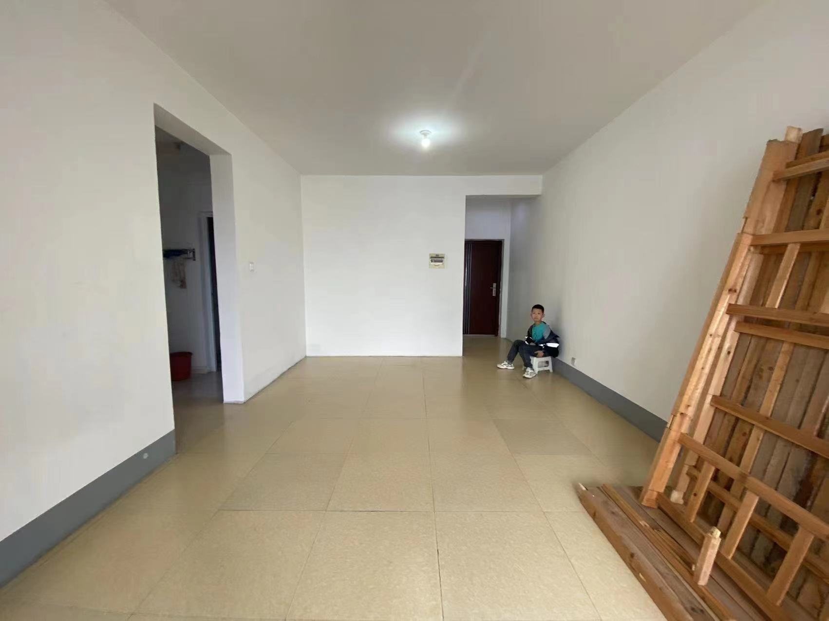 圣华名城建设北路110号 2室2厅1卫 38.8万 圣华名城建设北路110号 2室2厅1卫 38.8万客厅