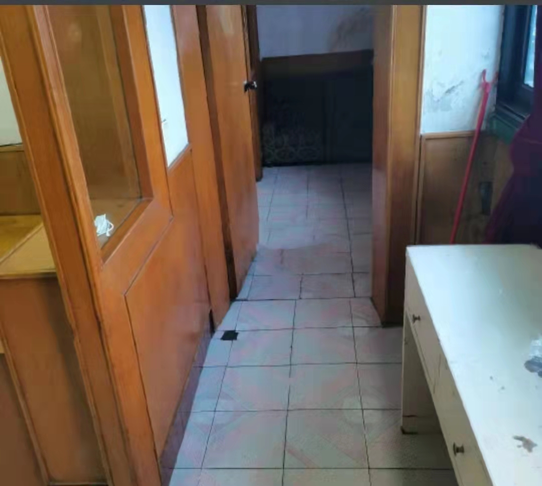 建设中路曹塘坝  2室1厅1卫    23.0万 建设中路曹塘坝  2室1厅1卫    23.0万客厅