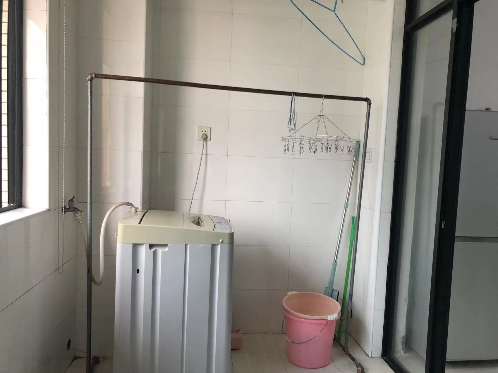 龙腾国际 2室1厅1卫 55.0万 龙腾国际 2室1厅1卫 55.0万客厅