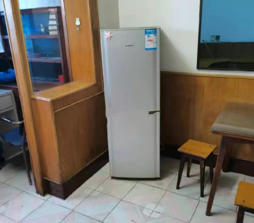 建设中路曹塘坝  2室1厅1卫    23.0万 建设中路曹塘坝  2室1厅1卫    23.0万客厅