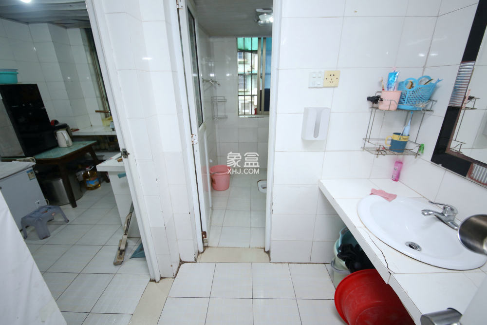 東南明苑  3室2廳2衛(wèi)   96.00萬(wàn)