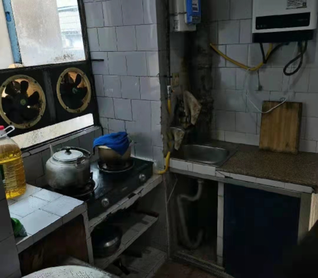 建设中路曹塘坝  2室1厅1卫    23.0万 建设中路曹塘坝  2室1厅1卫    23.0万客厅