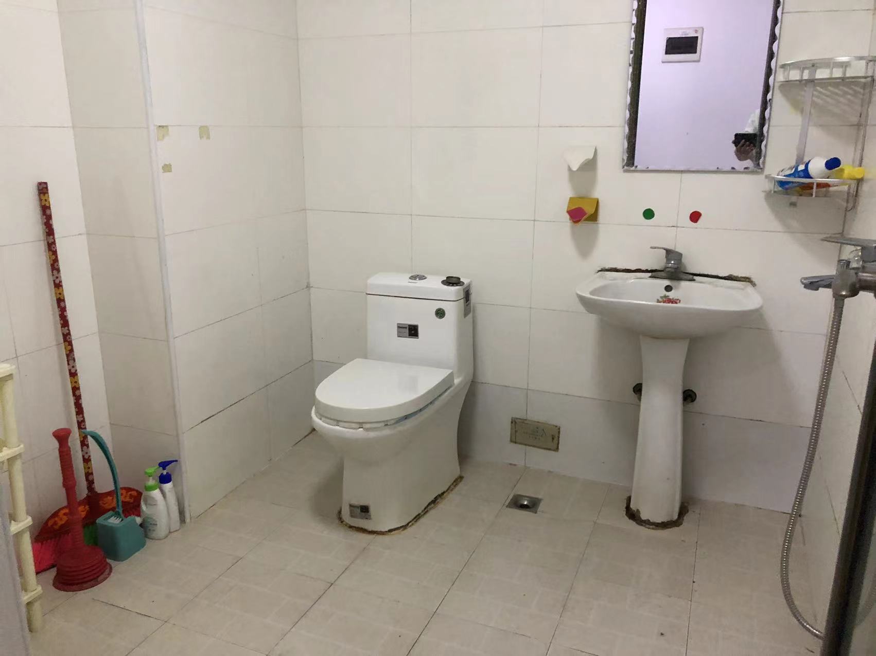 龙腾国际 2室1厅1卫 55.0万 龙腾国际 2室1厅1卫 55.0万客厅