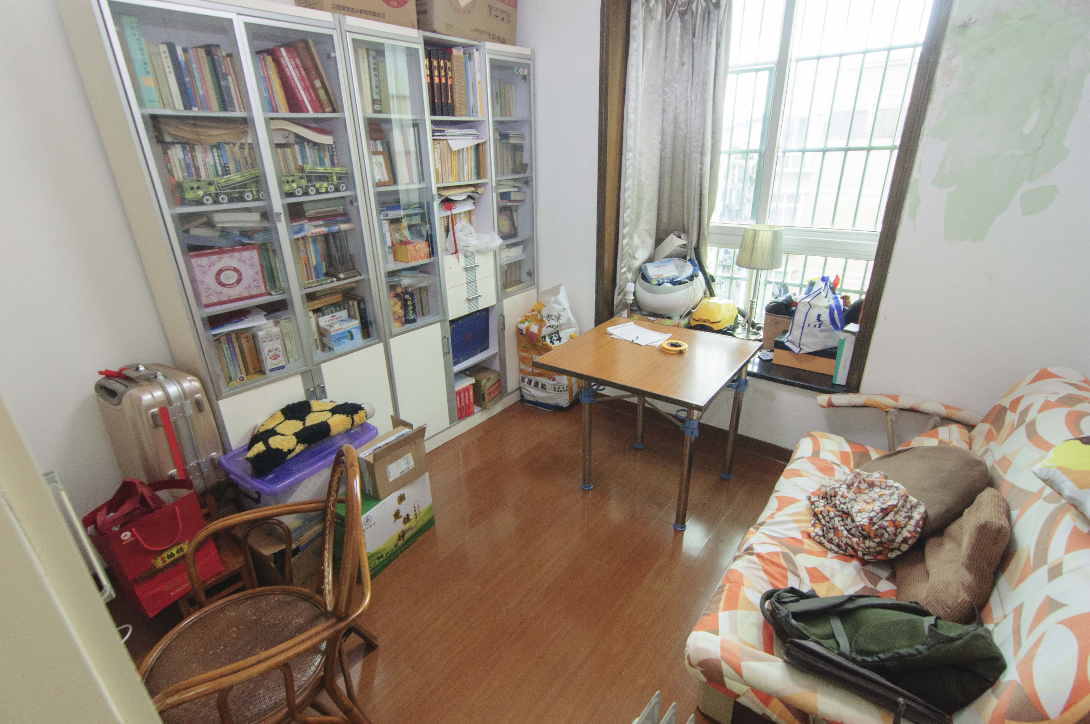 创远景园  3室2厅2卫   130.00万卧室