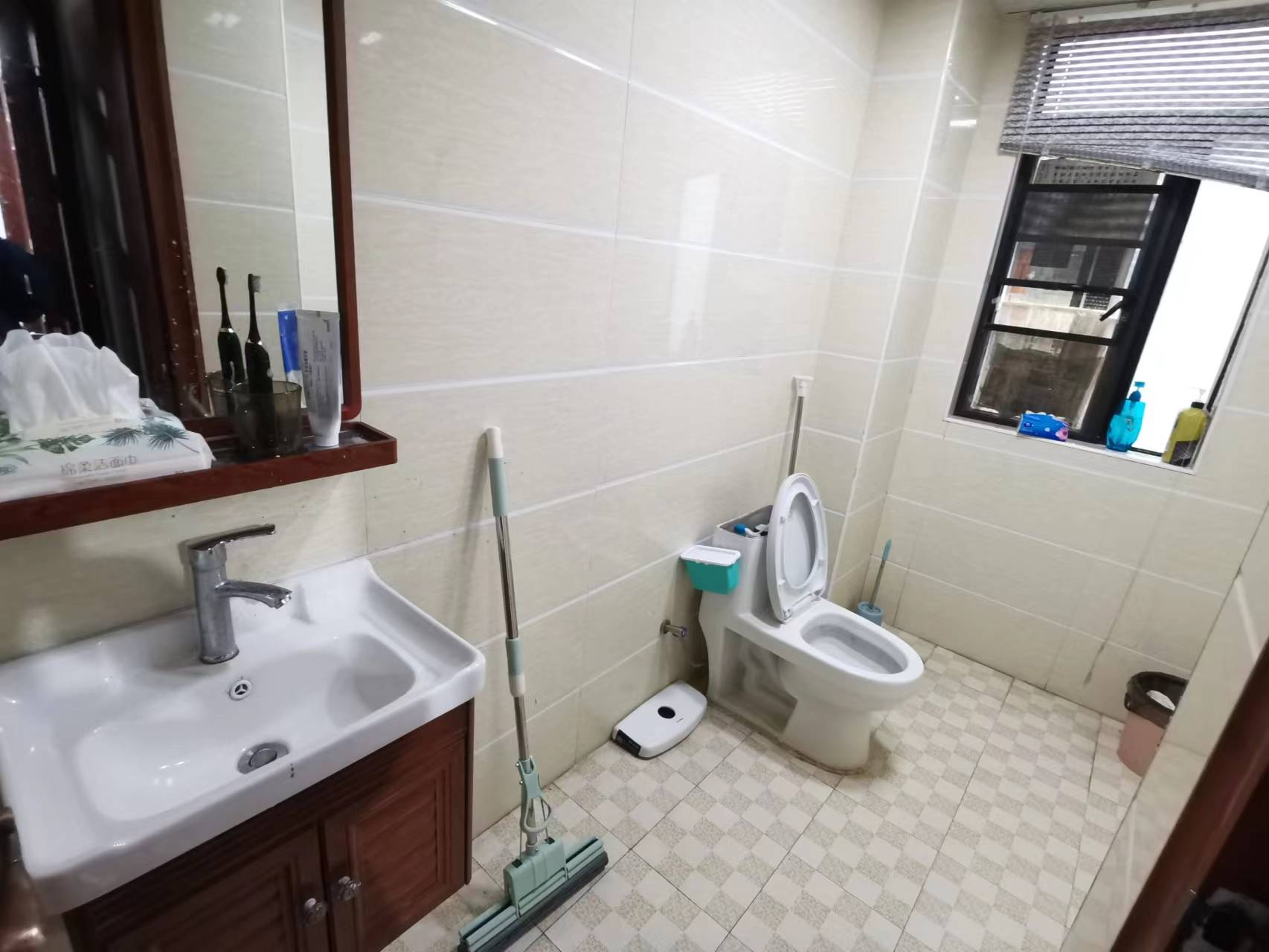 龙腾国际 3室2厅1卫 72.0万 龙腾国际 3室2厅1卫 72.0万客厅