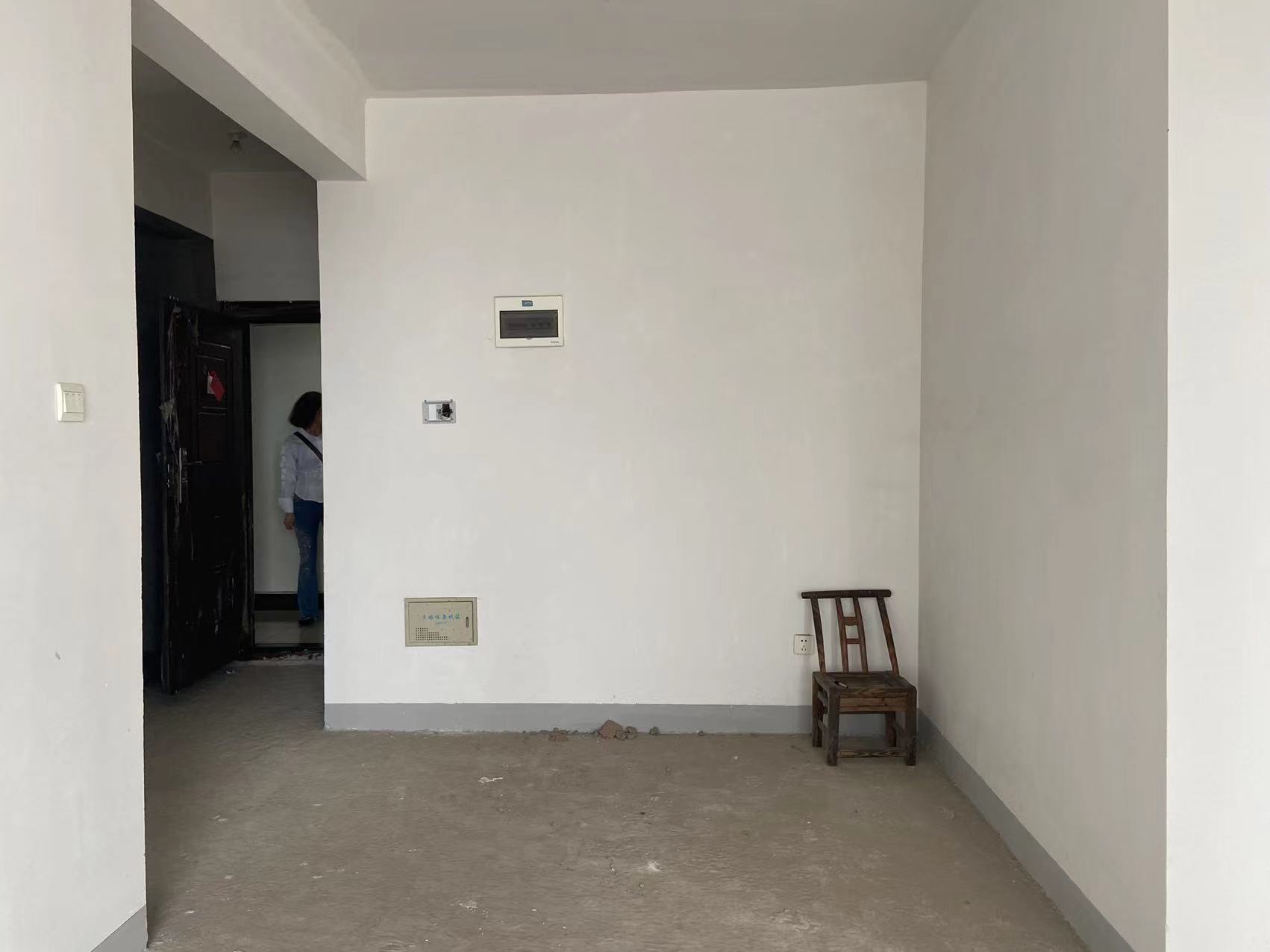 华晨御园 2室2厅1卫 58.0万 华晨御园 2室2厅1卫 58.0万客厅