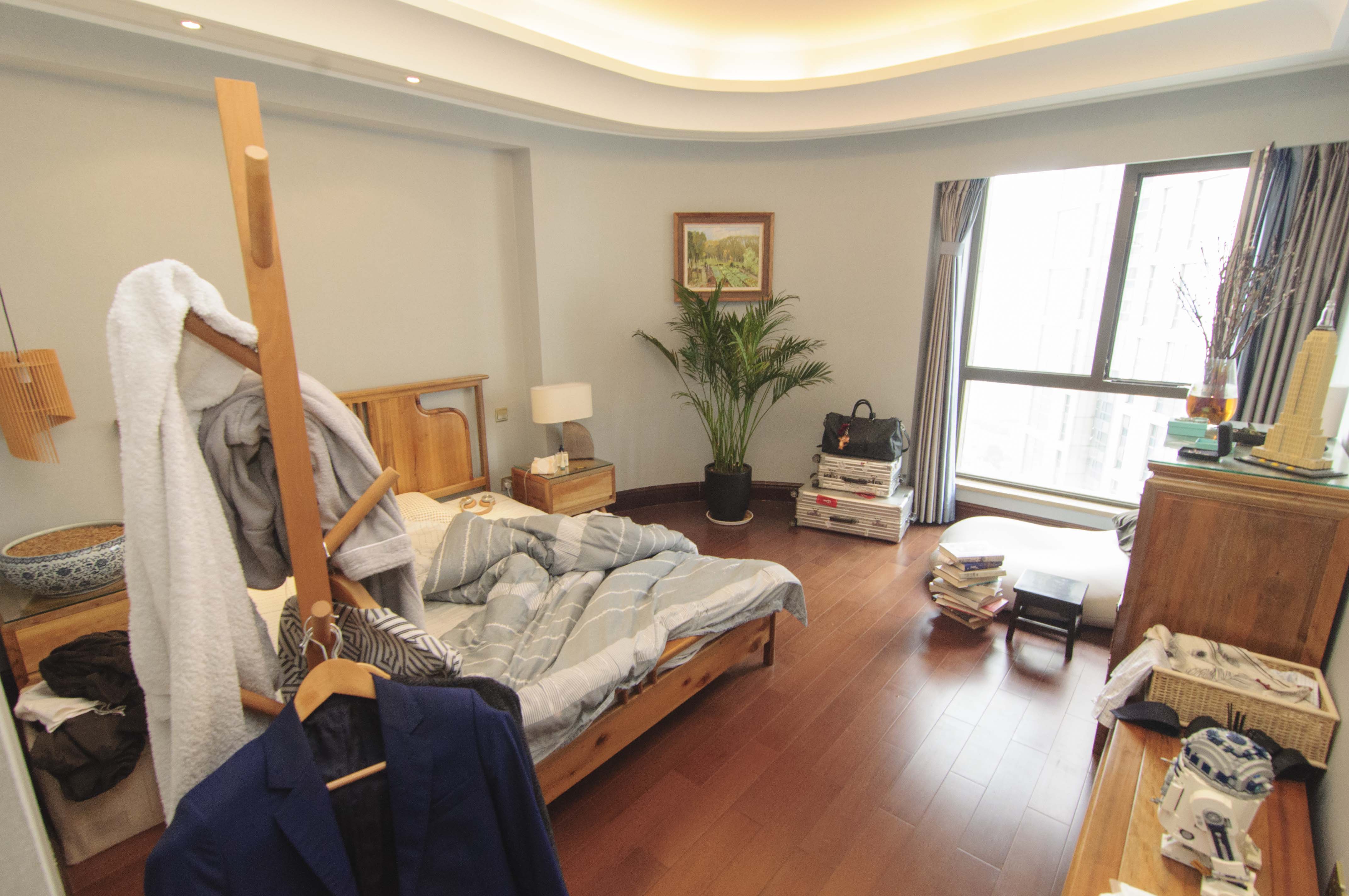 华远华中心  4室2厅1卫   887.00万卧室