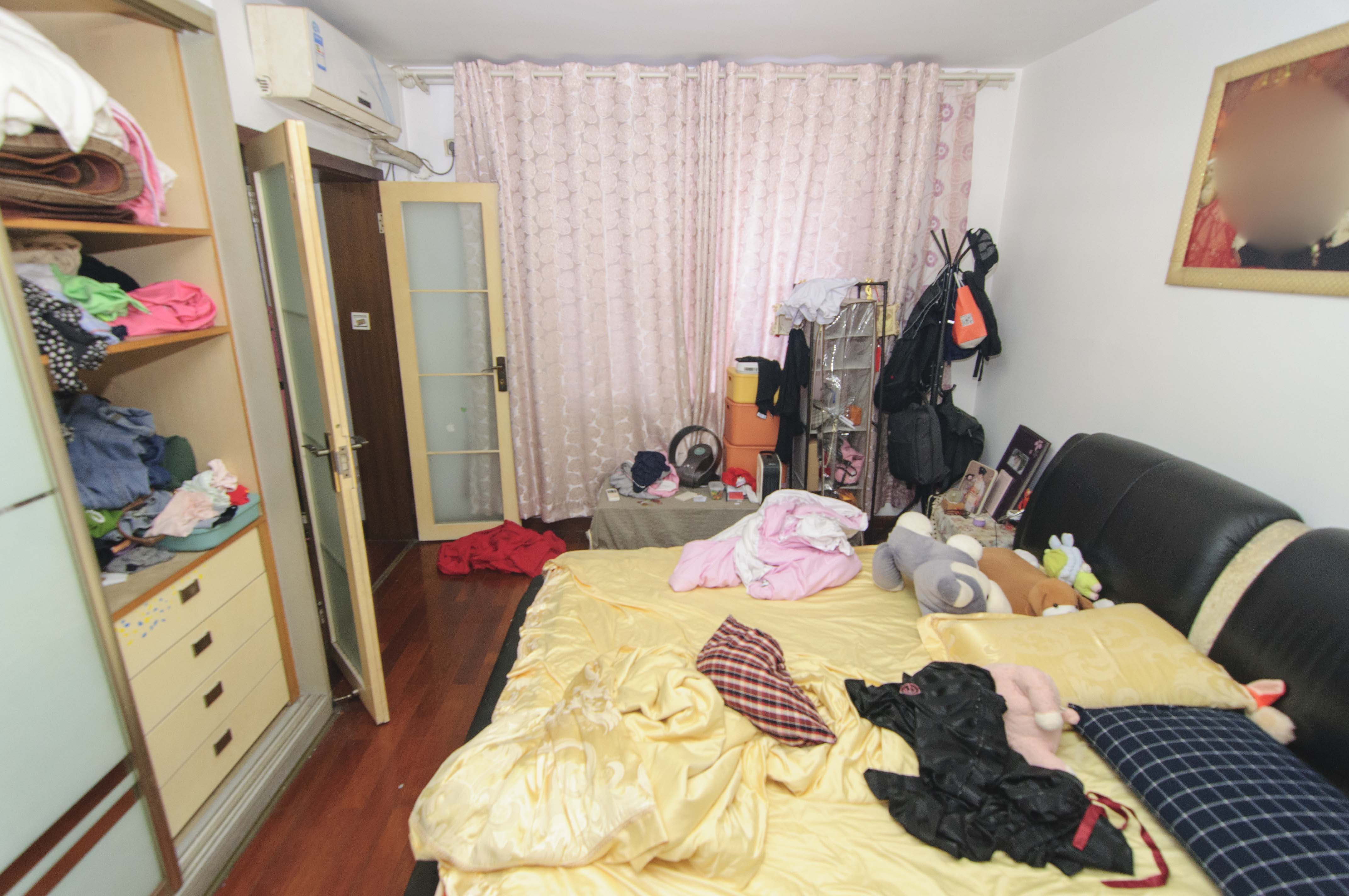 楚湘公寓  3室2厅2卫    130.0万卧室