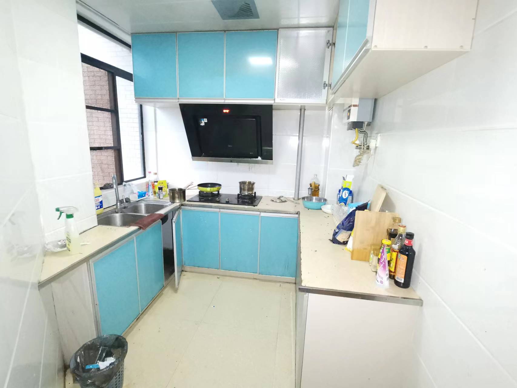 龙腾国际 3室2厅1卫 72.0万 龙腾国际 3室2厅1卫 72.0万客厅