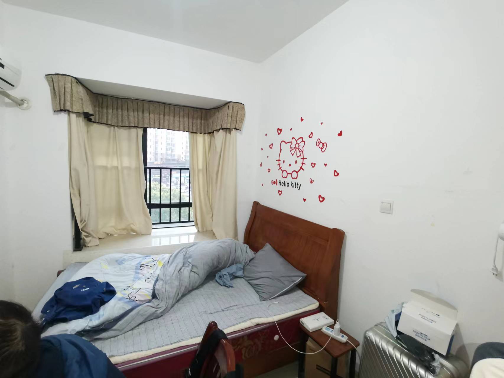 龙腾国际 3室2厅1卫 72.0万 龙腾国际 3室2厅1卫 72.0万客厅