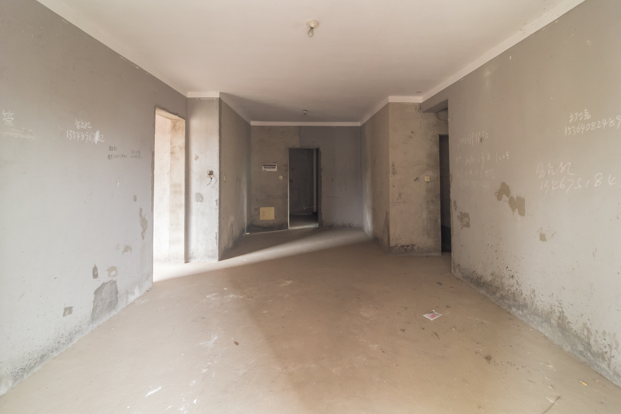 海德公园 4室2厅2卫 85.0万 海德公园 4室2厅2卫 85.0万客厅