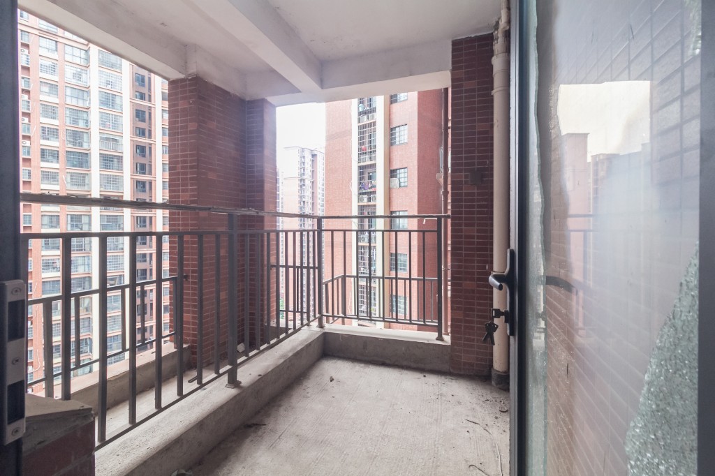 海德公园 4室2厅2卫 85.0万 海德公园 4室2厅2卫 85.0万客厅