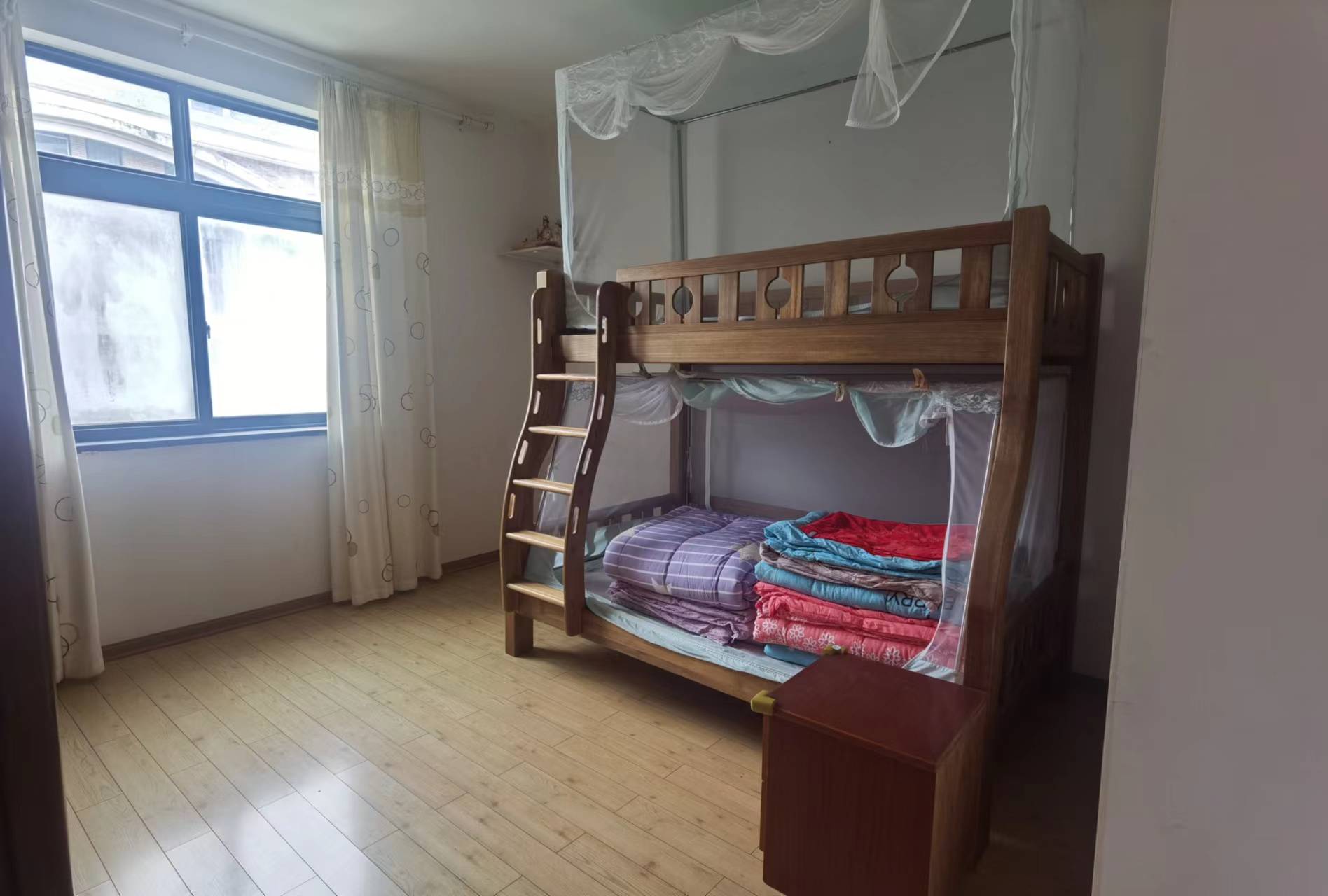 嘉盛华府 3室2厅2卫 53.0万 嘉盛华府 3室2厅2卫 53.0万客厅