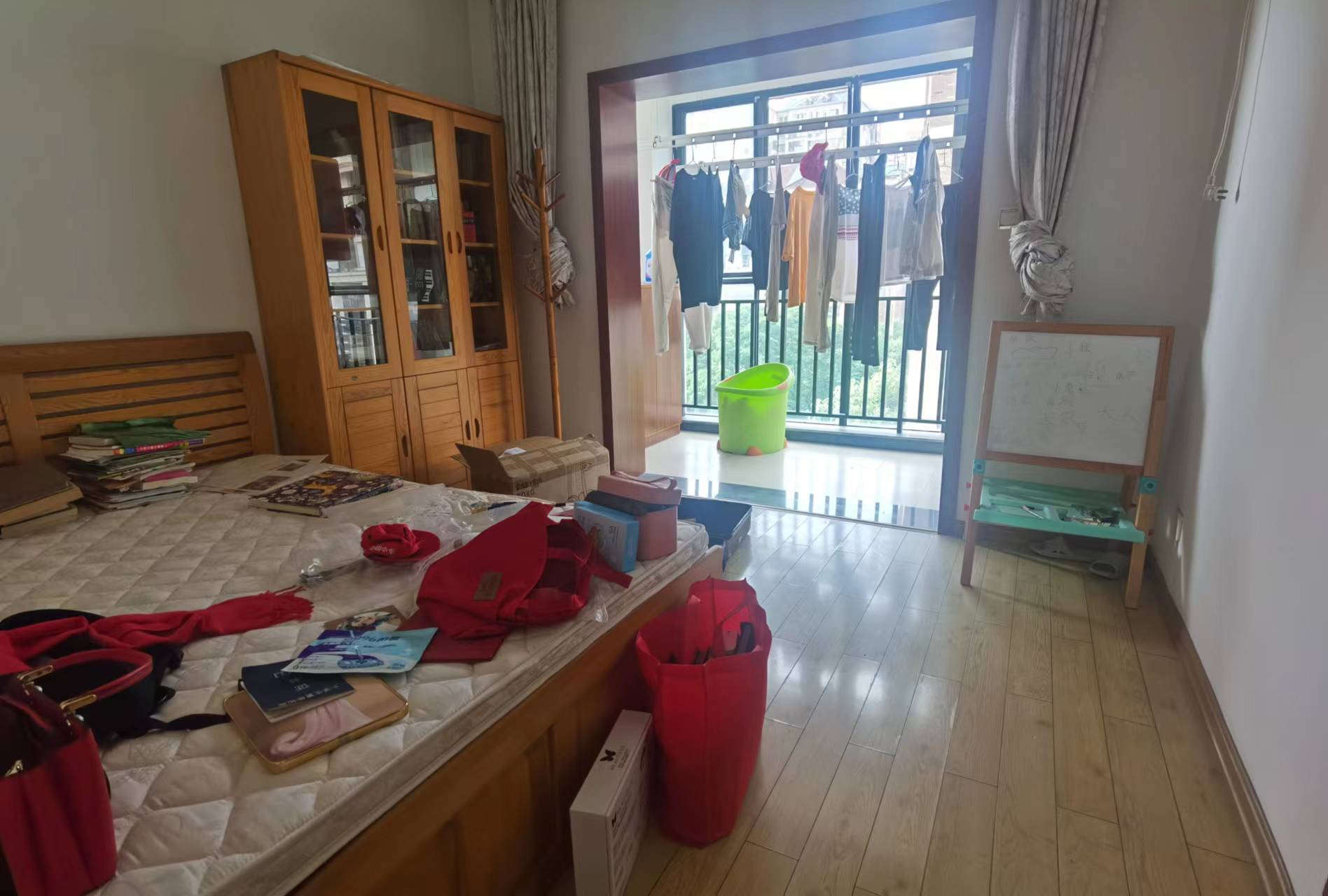 嘉盛华府 3室2厅2卫 53.0万 嘉盛华府 3室2厅2卫 53.0万客厅