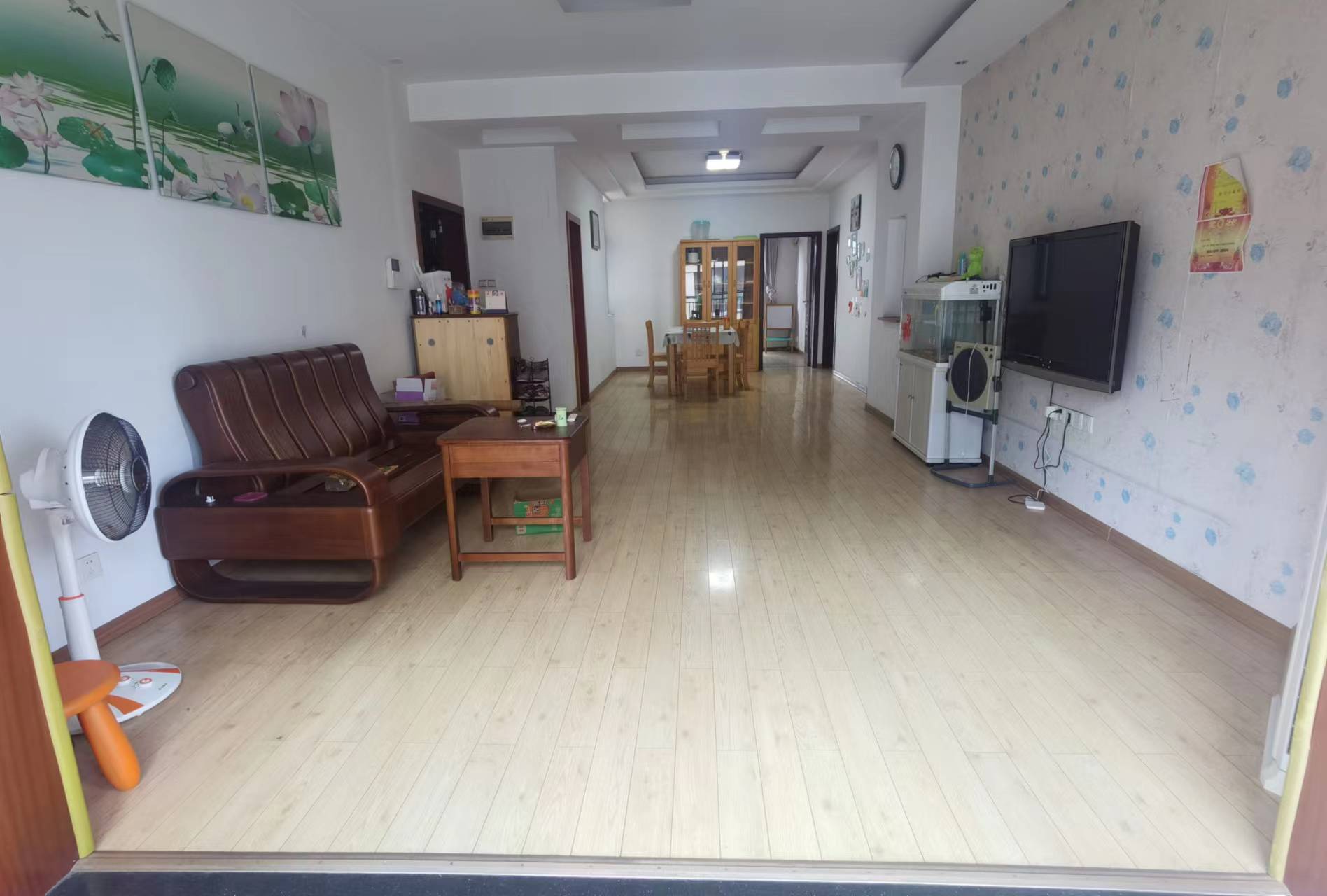 嘉盛华府 3室2厅2卫 53.0万 嘉盛华府 3室2厅2卫 53.0万客厅