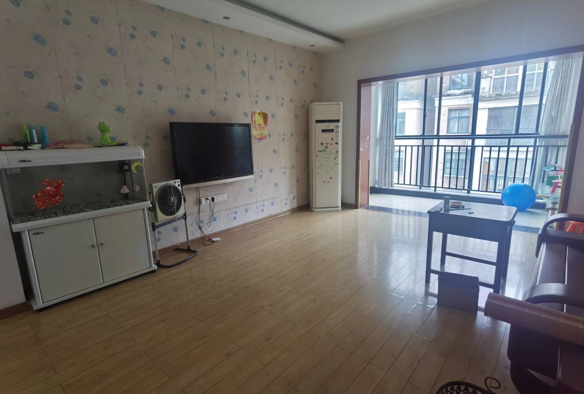 嘉盛华府 3室2厅2卫 53.0万 嘉盛华府 3室2厅2卫 53.0万客厅