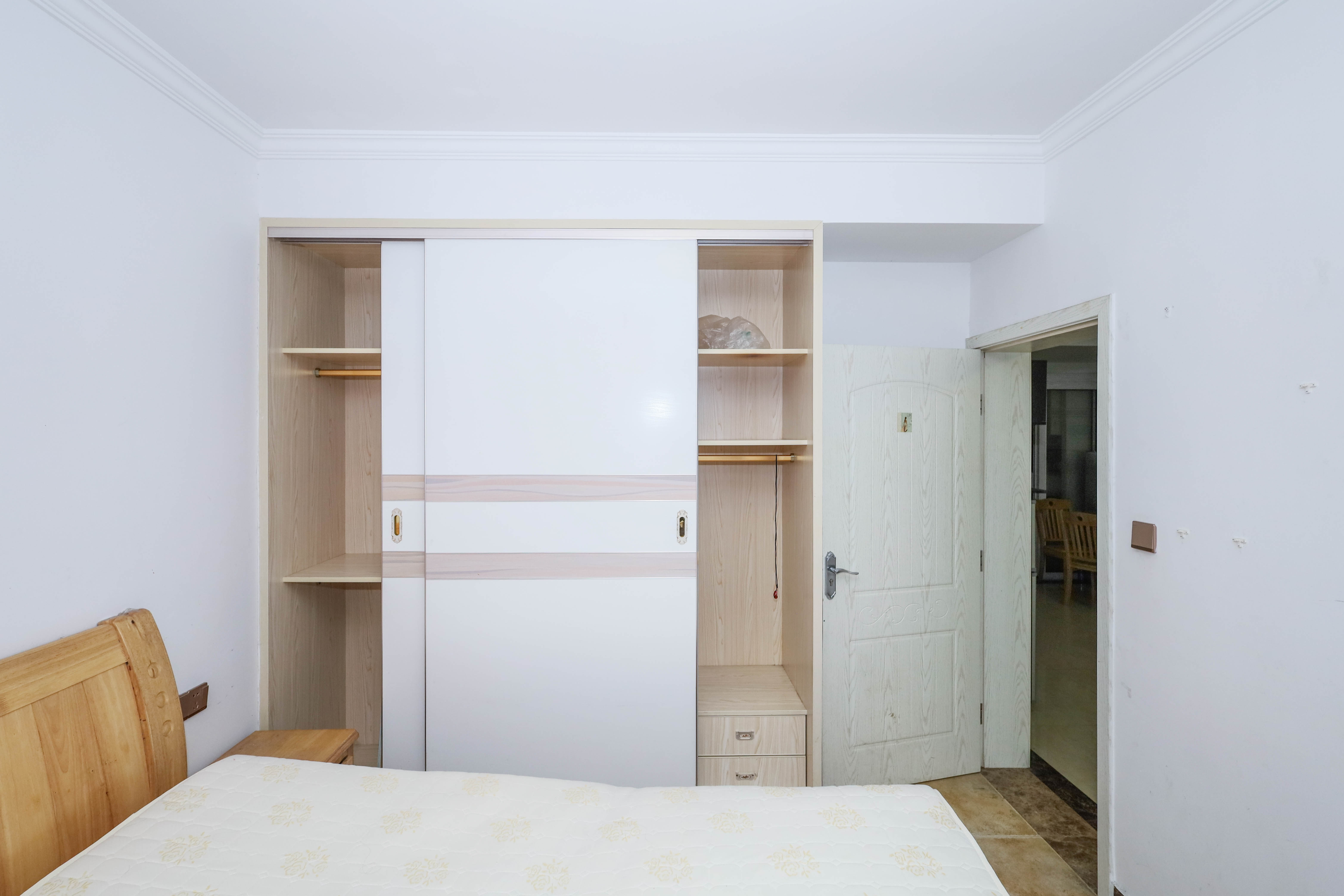 高盛华成 3室2厅1卫 65.0万 高盛华成 3室2厅1卫 65.0万卧室