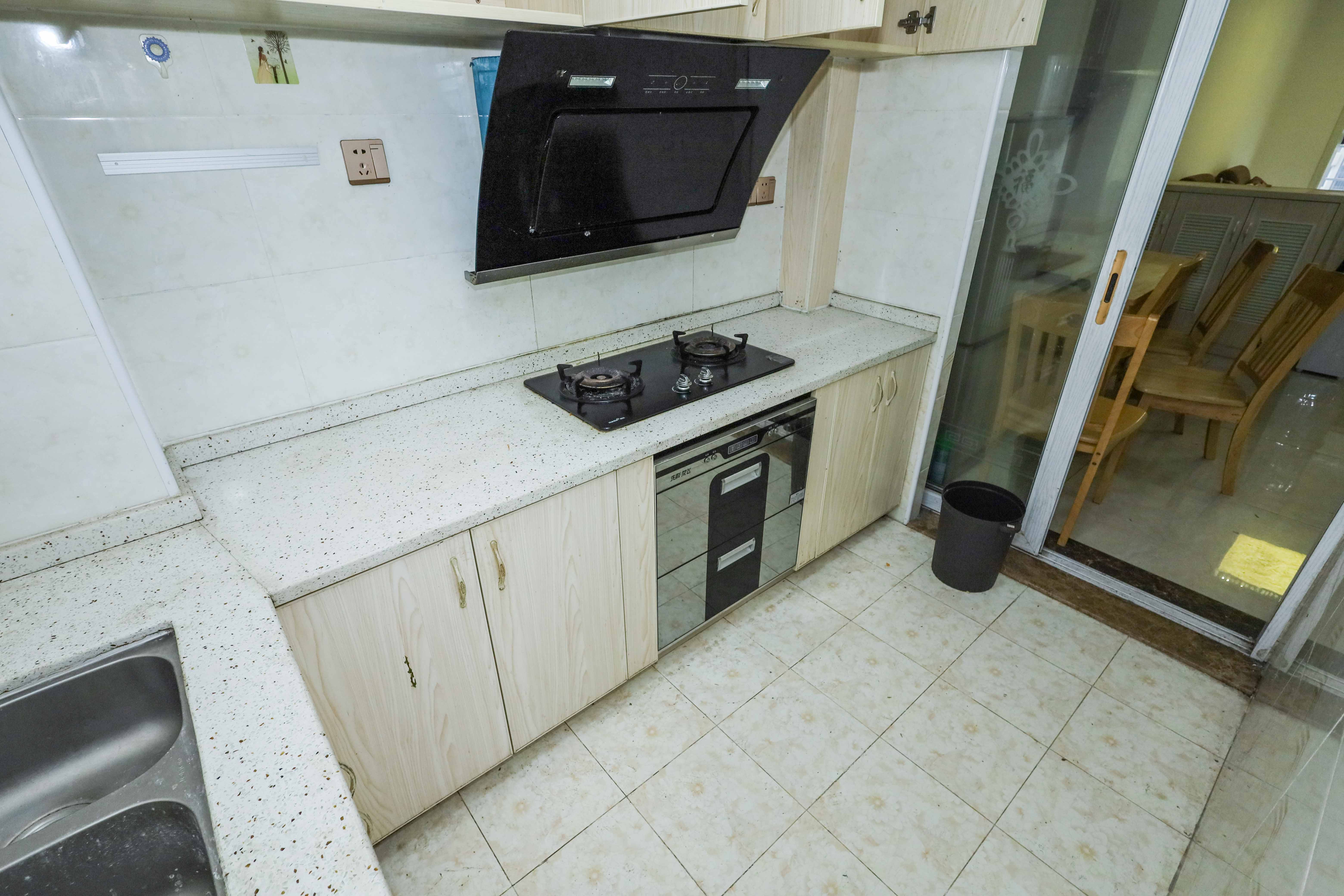 高盛华成 3室2厅1卫 65.0万 高盛华成 3室2厅1卫 65.0万厨房