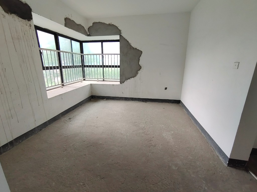 荷塘嘉苑 5室2厅2卫 76.0万 荷塘嘉苑 5室2厅2卫 76.0万客厅