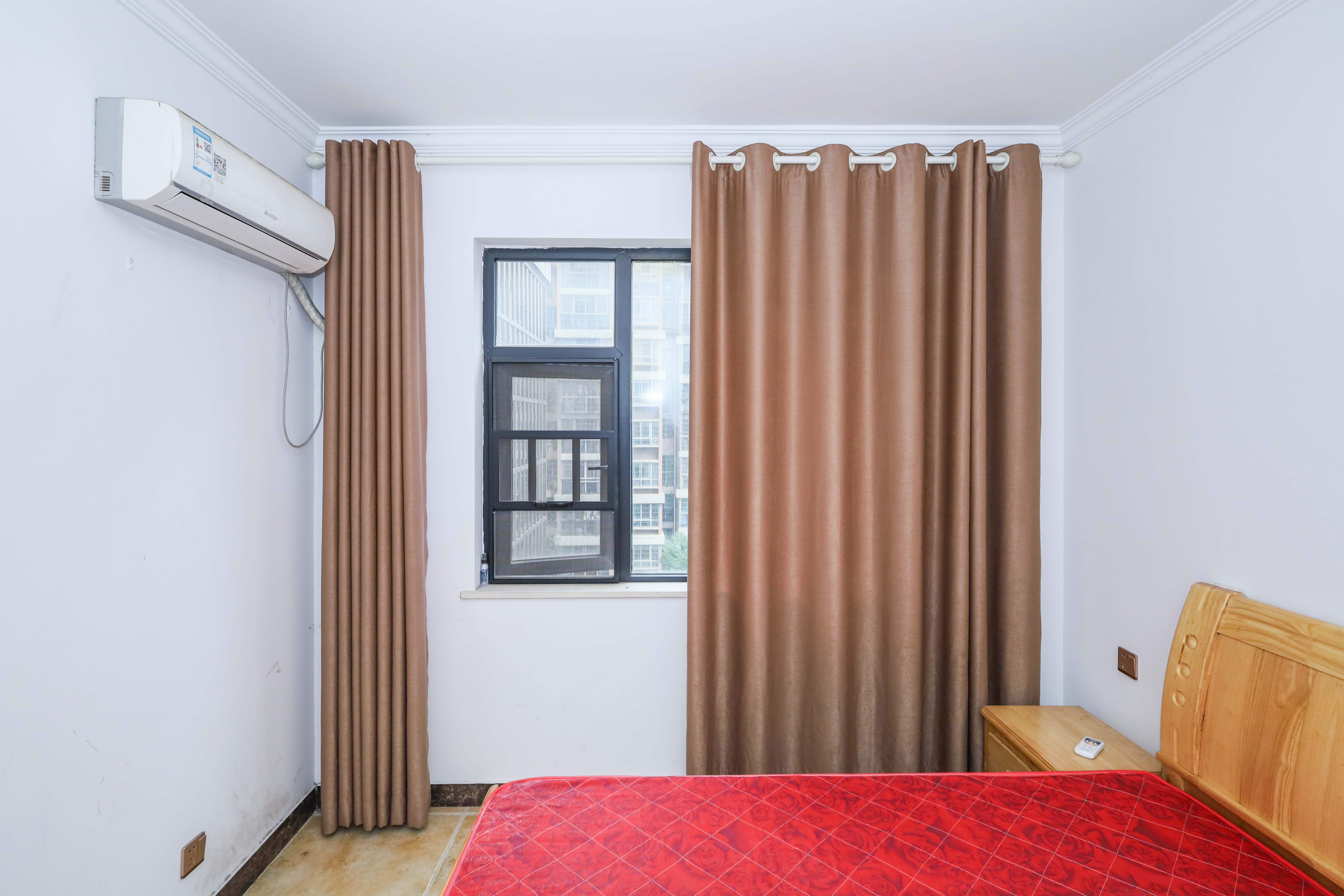 高盛华成 3室2厅1卫 65.0万 高盛华成 3室2厅1卫 65.0万卧室