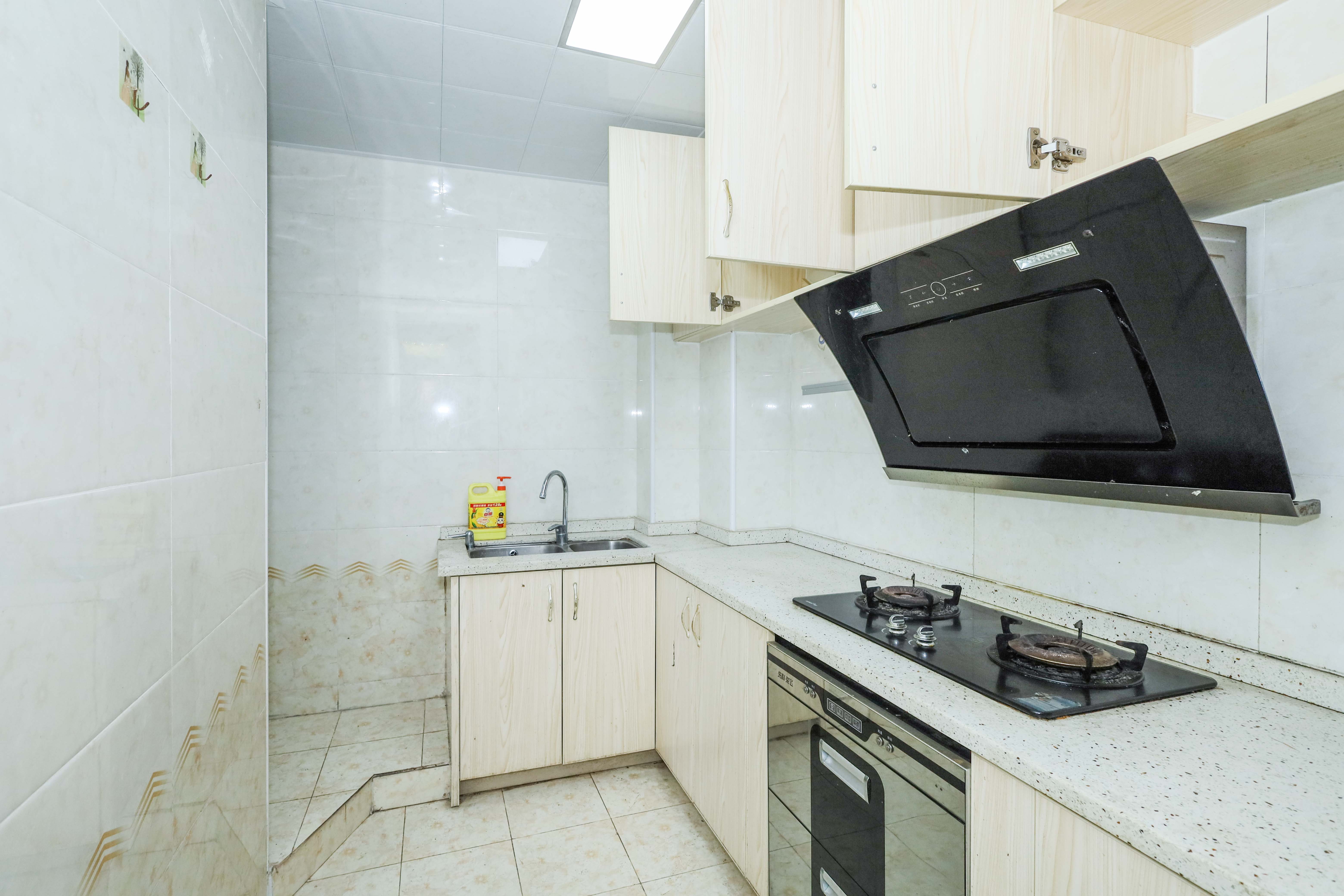 高盛华成 3室2厅1卫 65.0万 高盛华成 3室2厅1卫 65.0万厨房