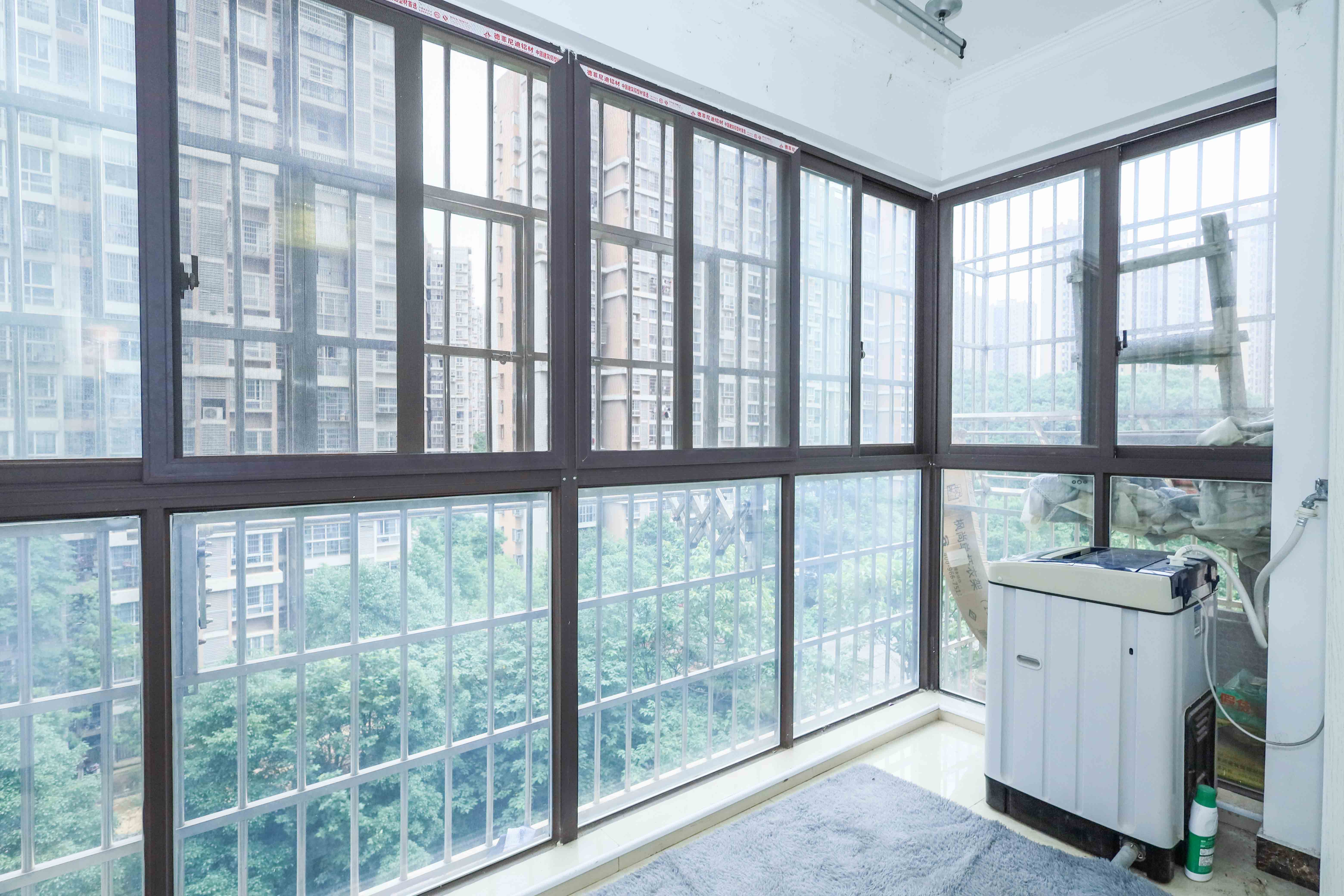 高盛华成 3室2厅1卫 65.0万 高盛华成 3室2厅1卫 65.0万阳台