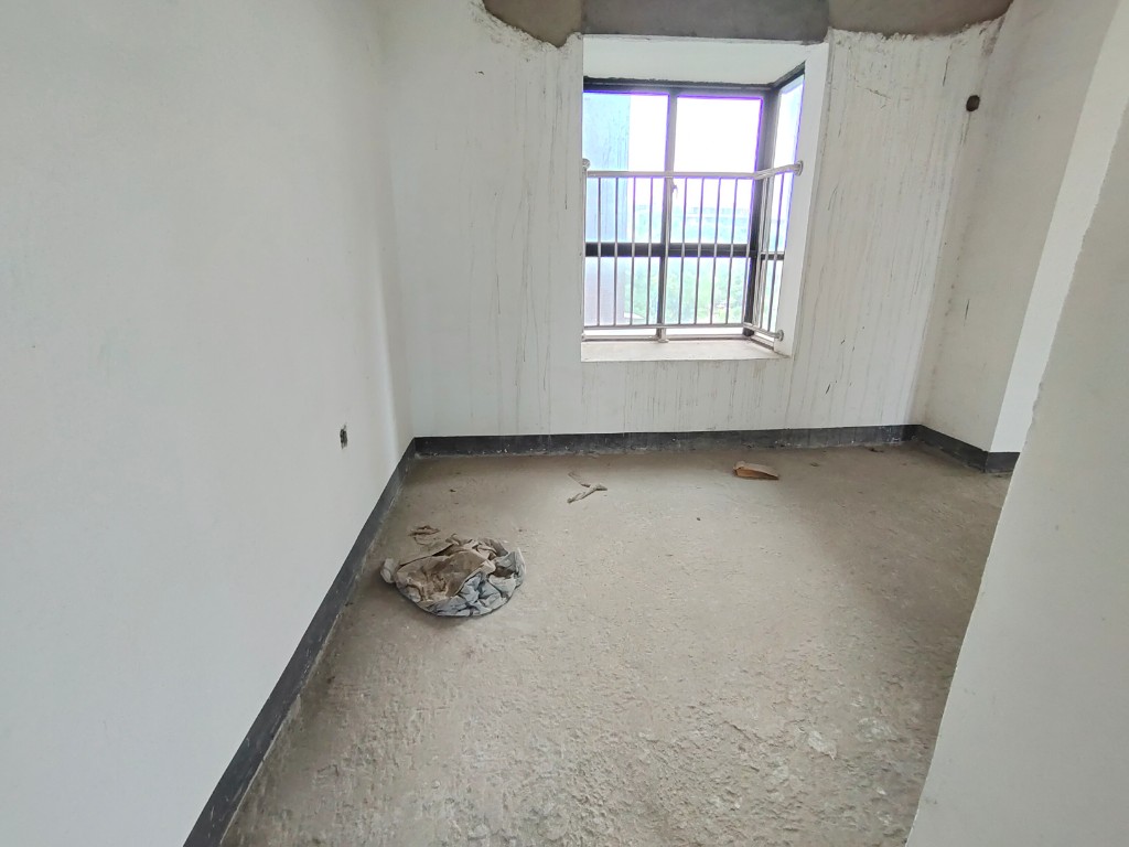 荷塘嘉苑 5室2厅2卫 76.0万 荷塘嘉苑 5室2厅2卫 76.0万客厅