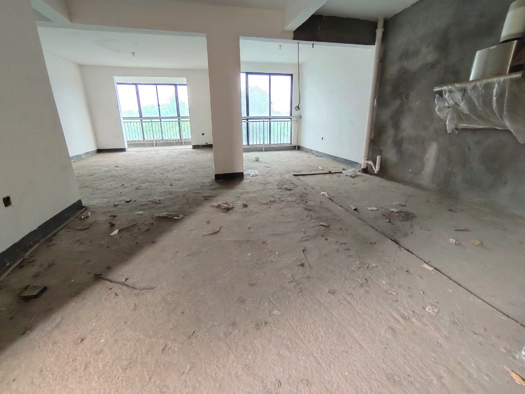 荷塘嘉苑 5室2厅2卫 76.0万 荷塘嘉苑 5室2厅2卫 76.0万客厅